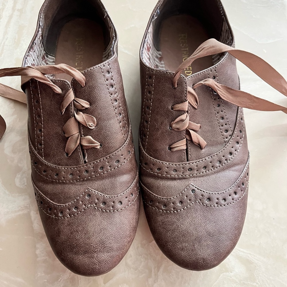 Restricted Oxford Flats